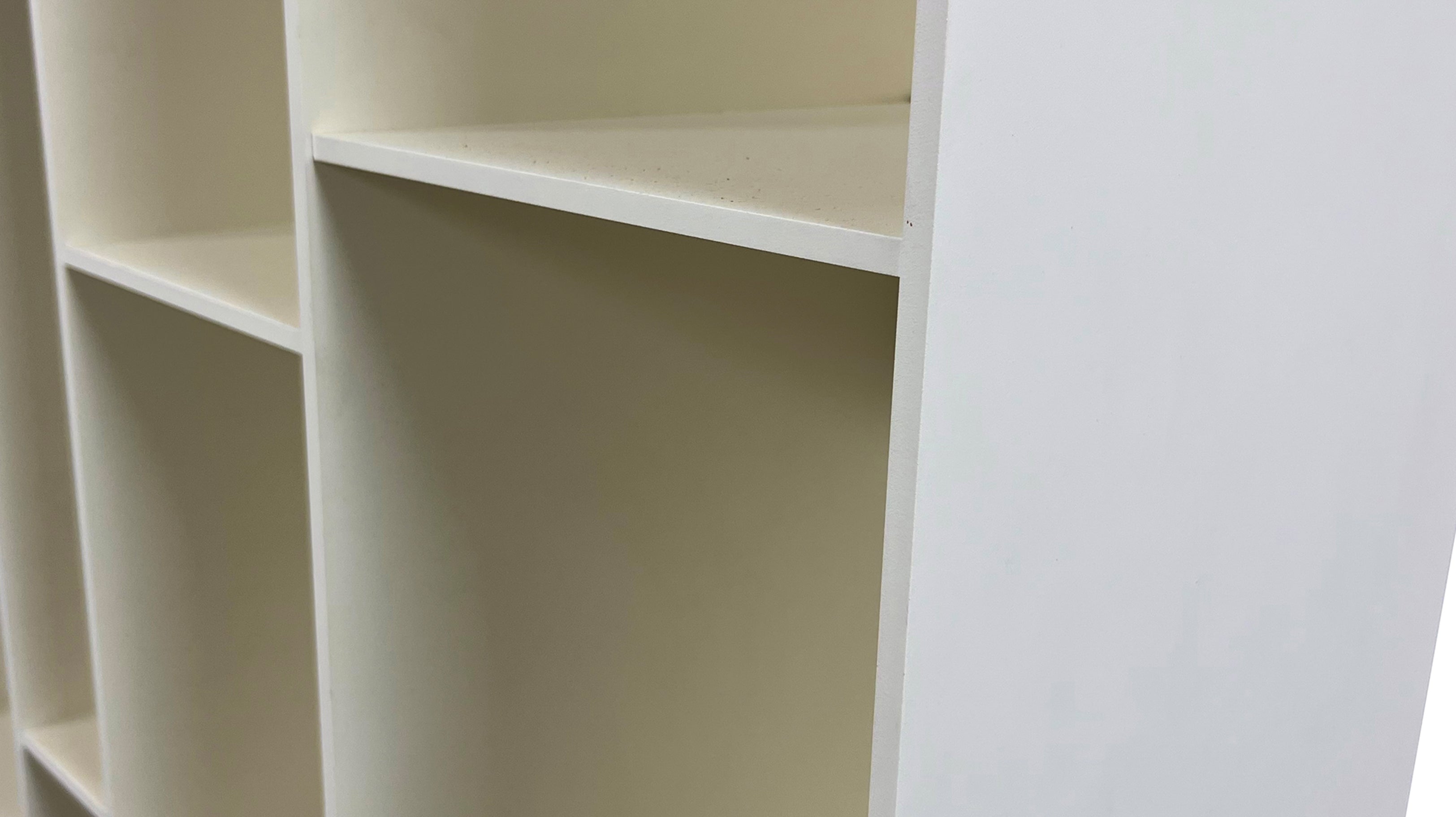 Random Bookcase In White | Made by MDF Italia